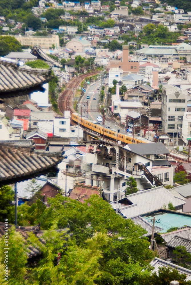 Fototapeta premium 尾道 高台から見下ろす尾道の町並み