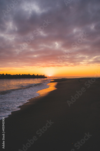 太平洋の海と夕日 © Kengo/ けんご