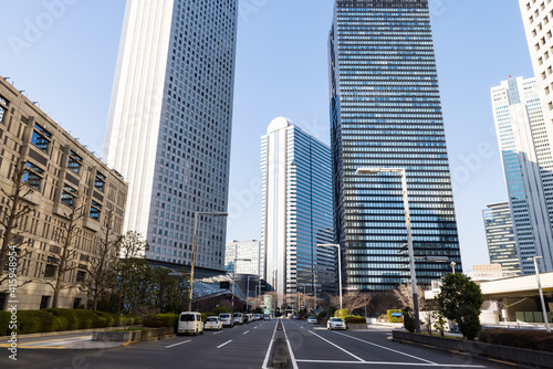 (東京都ｰ都市風景)春の議事堂通りの高層ビル４