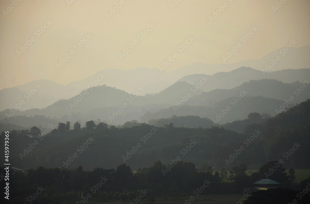 Fototapeta premium misty mountains