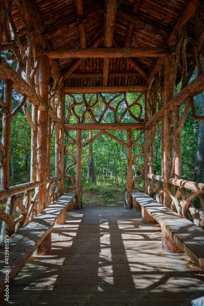 puente artesanal fabricado con madera