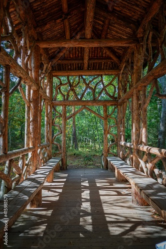 puente artesanal fabricado con madera