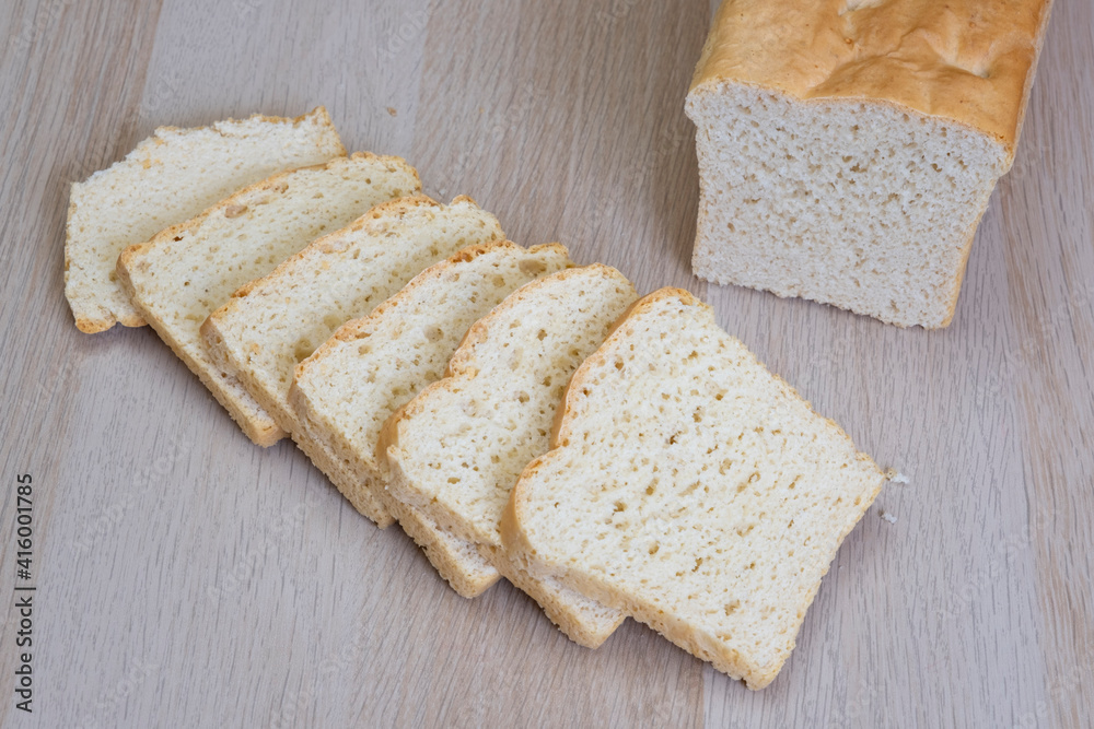 Mit Dinkelmehl gebackenes Weißbrot, Weißbrotscheiben Mit Dinkelmehl gebackenes Weißbrot, Weißbrotscheiben