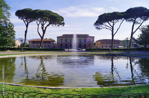Fototapeta Naklejka Na Ścianę i Meble -  Basin of the Piazzale del Re at the Cascine in Florence Florence, Italy