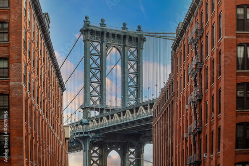 Manhattan bridge with Manhattan city skyline © f11photo