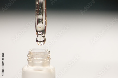 Pipette mit Flasche, Gesichtsserum/ facial serum
