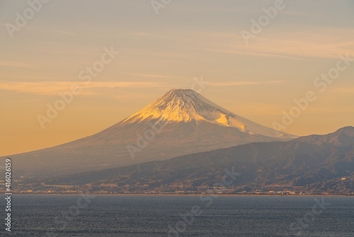 【静岡県】冠雪した富士山と駿河湾