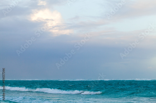 Fototapeta Naklejka Na Ścianę i Meble -  Caribbean Sea under cloudy sky on an overcast day