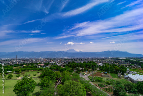 富士山と甲府盆地。晴天。