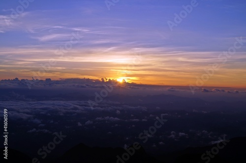 Vista da Serra do Caparaó ao nascer do sol no pico da Bandeira / Brazil