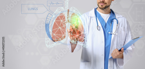 Male doctor using virtual s...