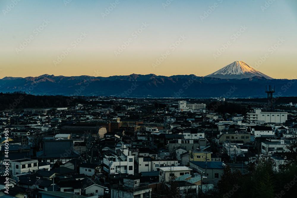 町並みと富士山