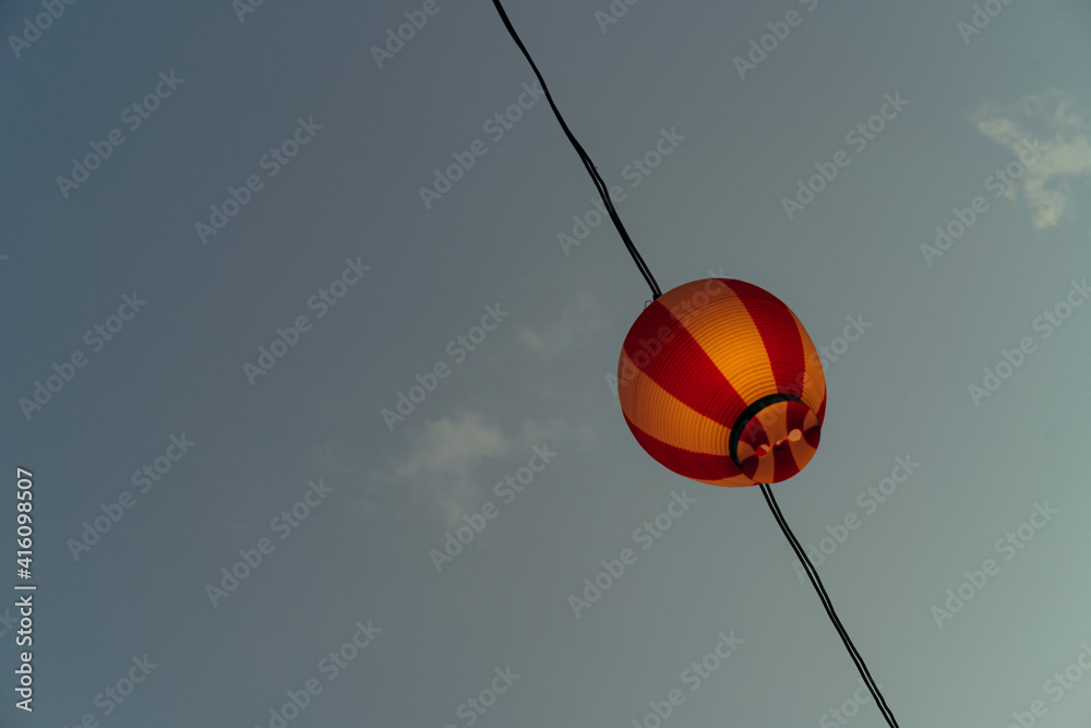 Obraz premium 提灯と夕暮れ