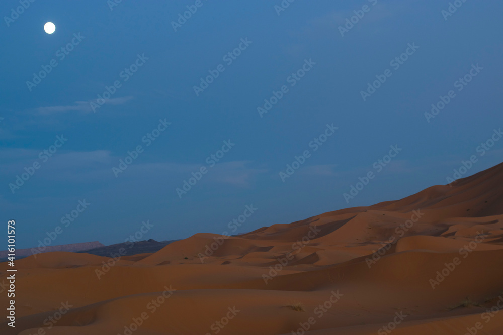 Fototapeta premium DESIERTO LUNA DUNA