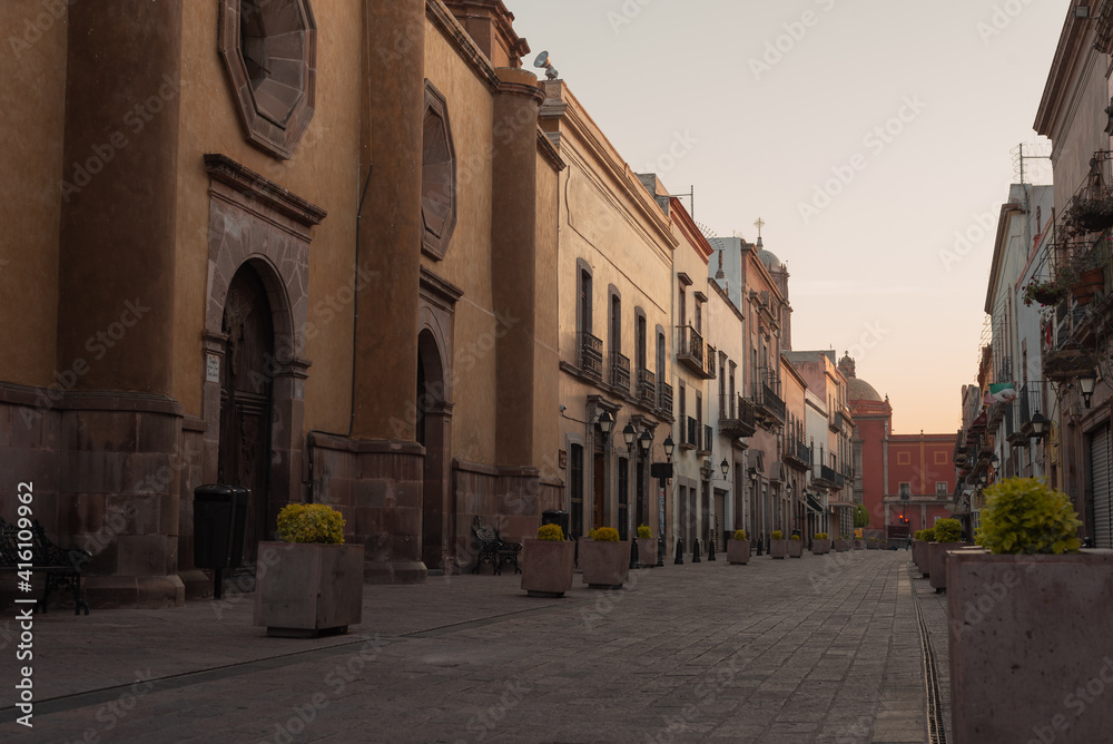 Hermosa calle en el centro de Querétaro México, dentro de la zona turística de la ciudad especial punto para turistas