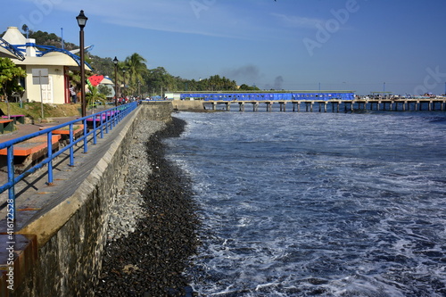 Paisajes y ubicaciones de la playa y el malecón de la ciudad de La Libertat, en la costa pacífica del centro de El Salvador  photo