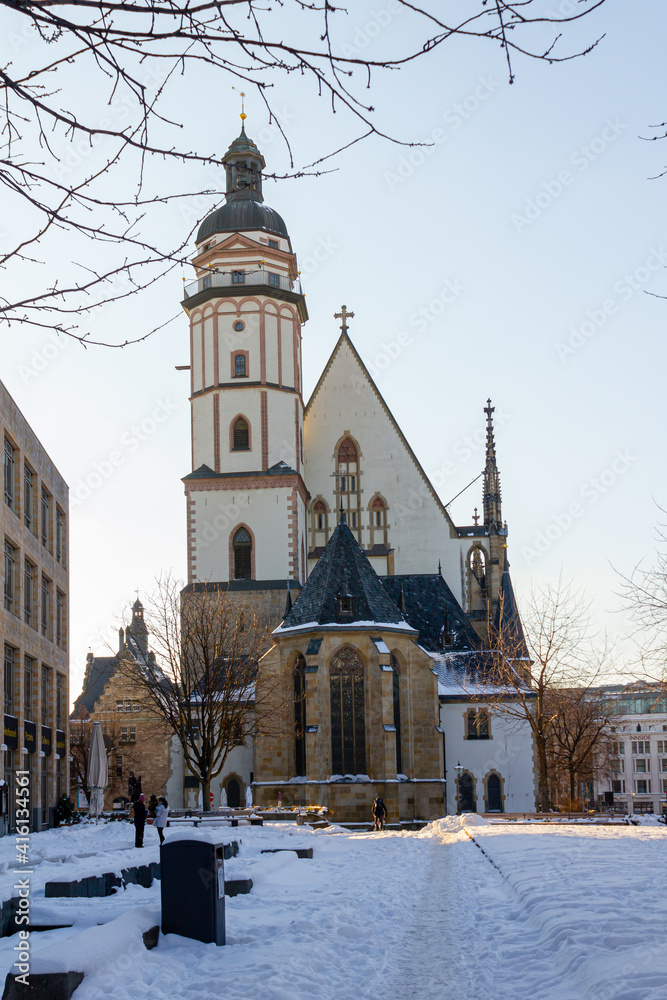 Thomaskirche Leipzig im Winter mit Schnee