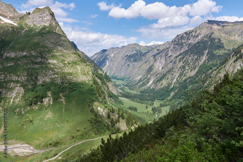 Panorama im Bergsommer über das mittlere Oytal