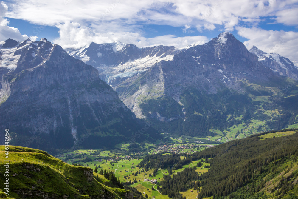 Naklejka premium The Grindewald Valley in Switzerland on a sunny day