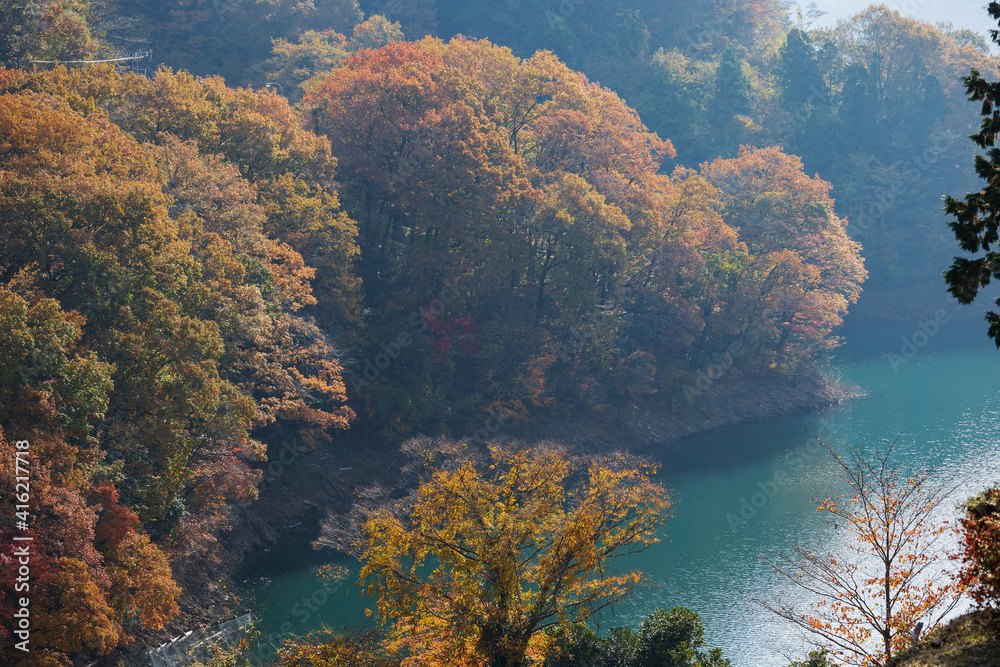 秋の宮ヶ瀬湖