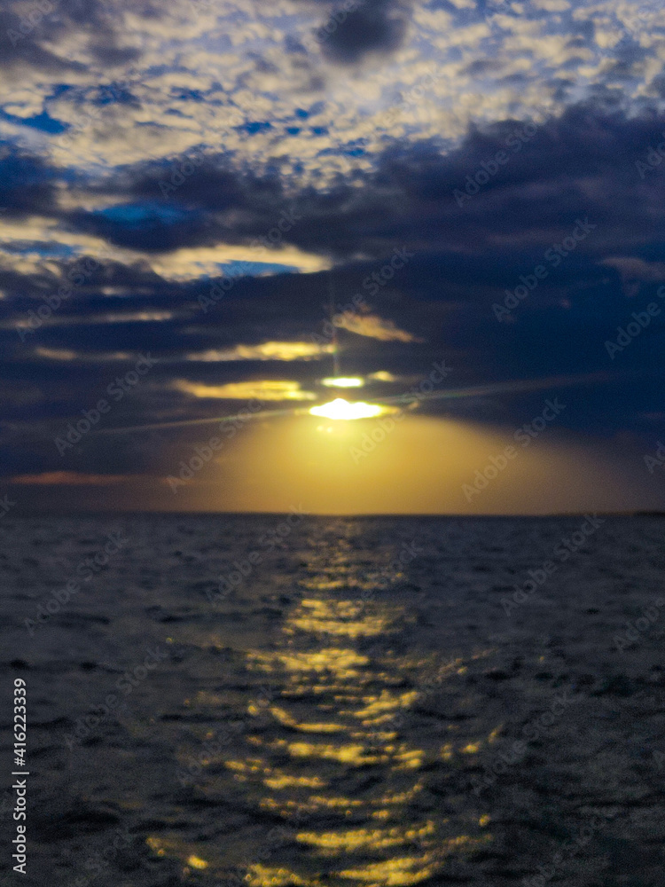 Obraz premium sunset over the sea