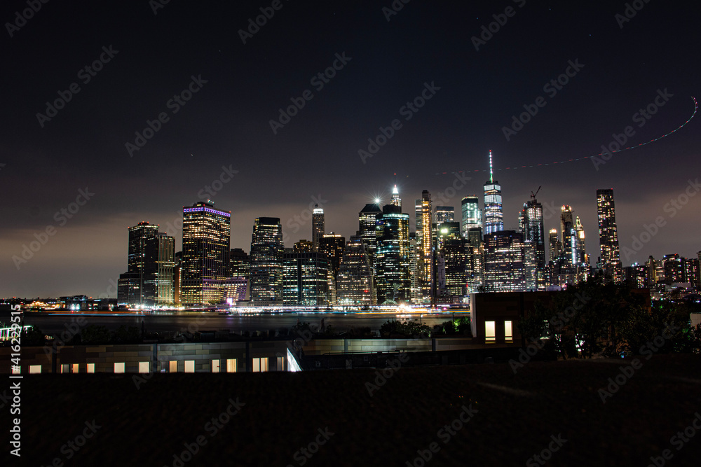 Fototapeta premium New York City by Night from Brookly