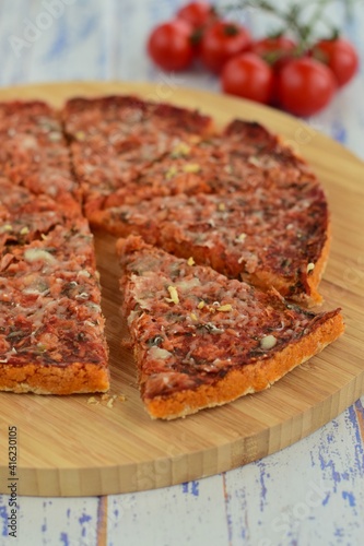 Tuna tart with tomato sauce and cheese 