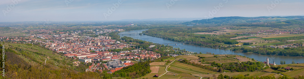 Wachaupanorama Krems im Donautal