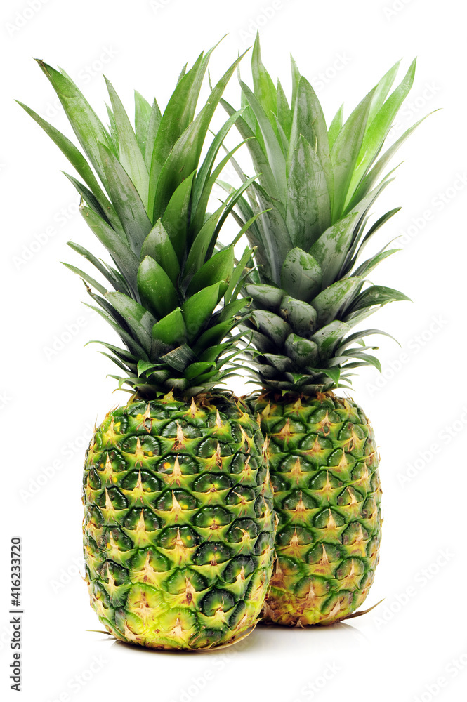 Obraz premium pineapple isolated on white