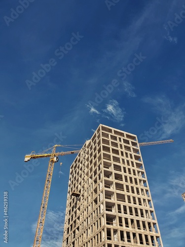 Building site and crane