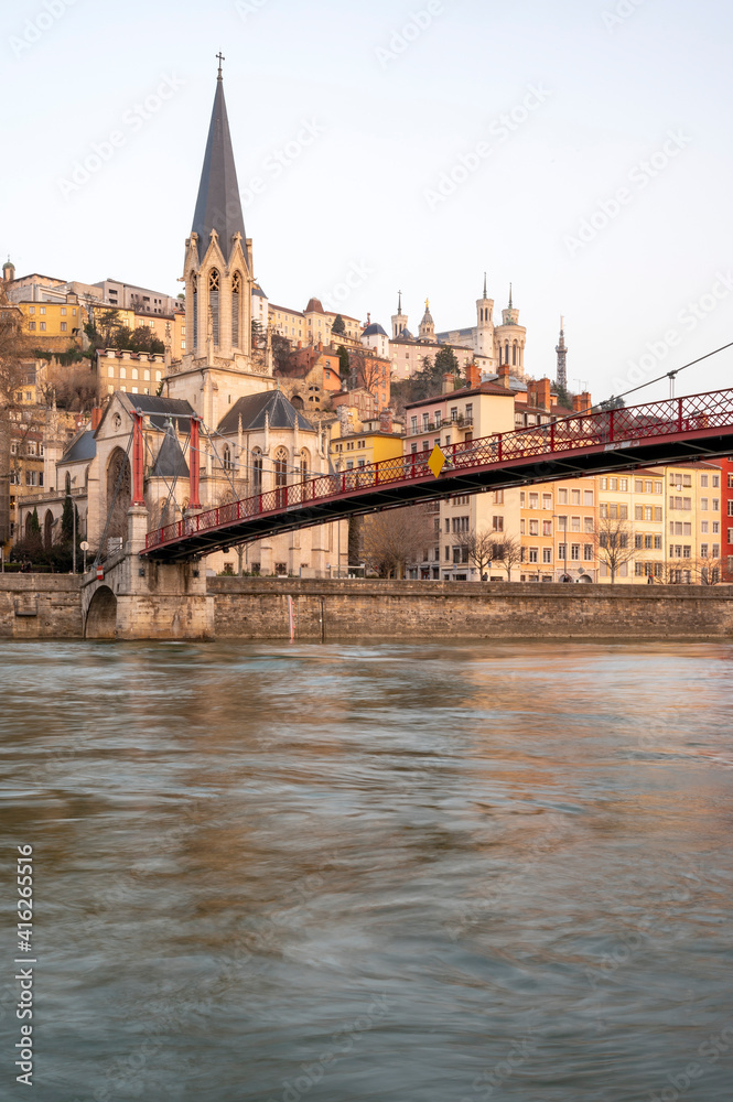 Fototapeta premium Berges de la Saône à Lyon à l'aube