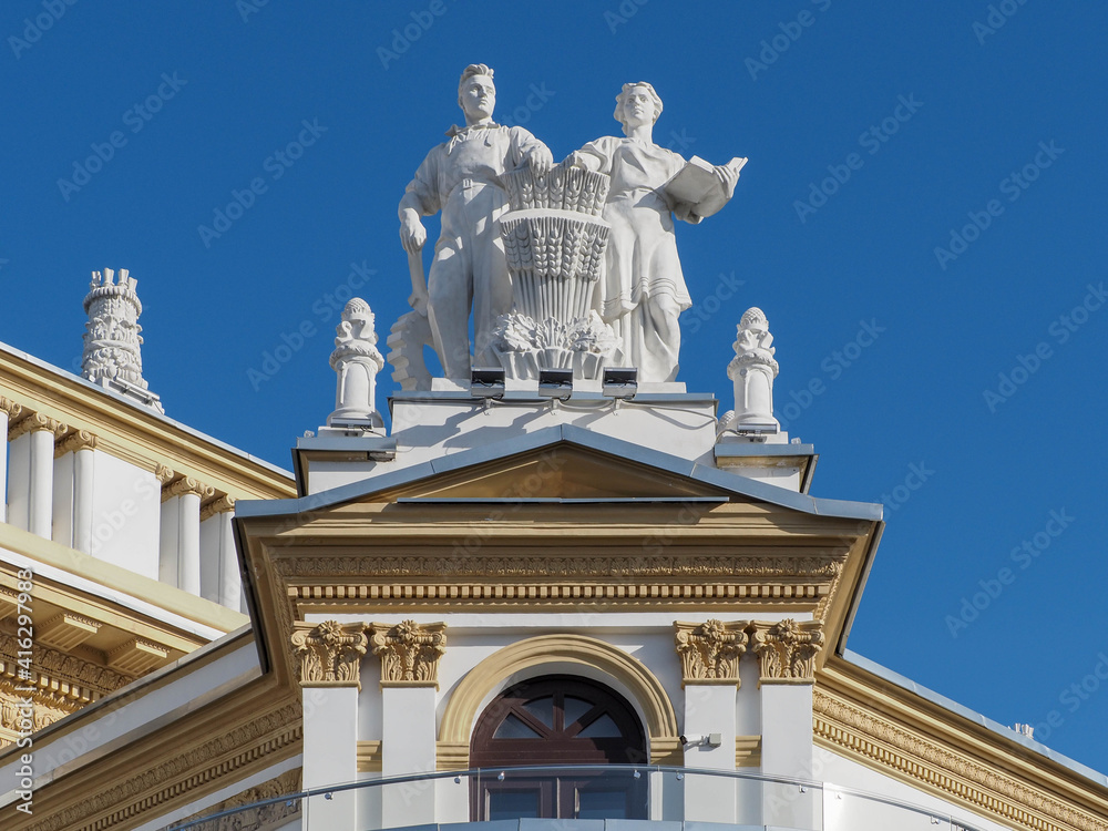 Obraz premium architecture and statues in the Park VDNKh