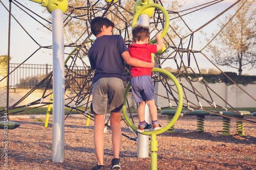 Canvas Print Boys playing in the community park