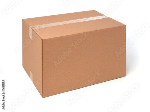 Closed cardboard box © goir