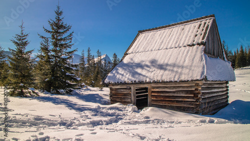 Szałasy na Hali Kopieniec w Tatrach © slawjanek