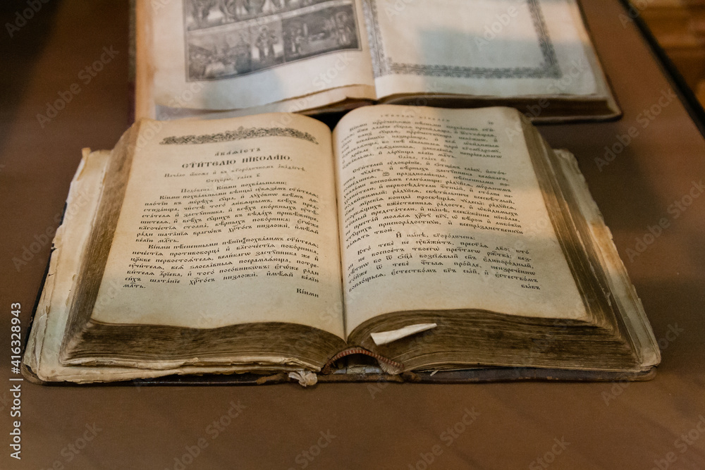 Obraz premium Ancient historical books