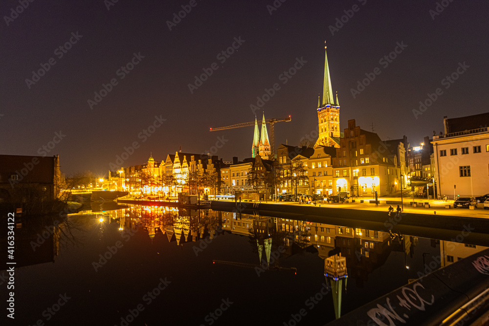 Panorama von Lübeck im Abendlicht