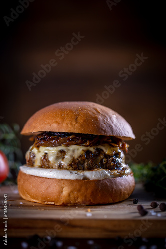 Canvastavla Craft beef burger with cheese, caramelized onion and sauce on wooden background