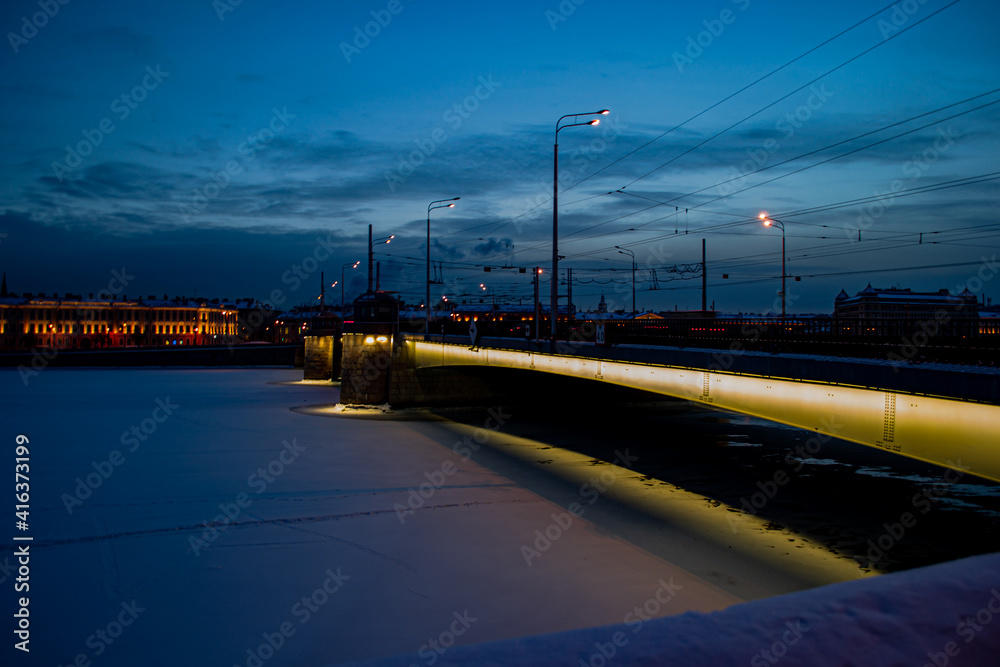 Obraz premium Night city, river, bridge