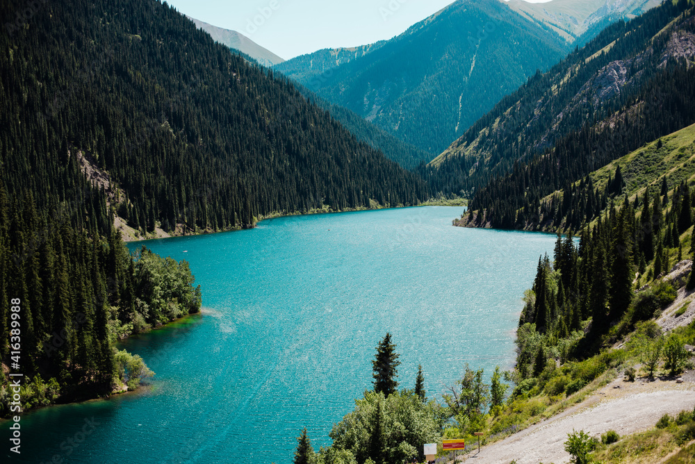 Obraz premium lake in the mountains