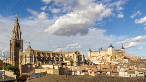 Vista sobre Toledo con la catedral y el Alcázar de Toledo.