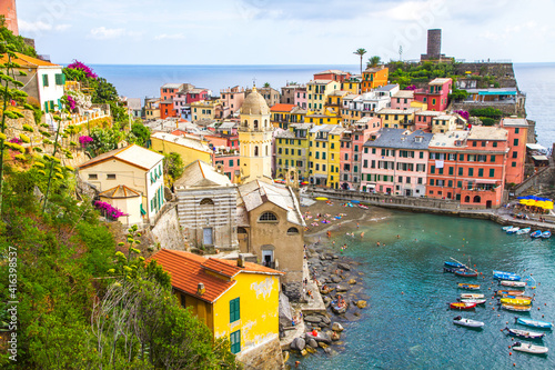 Obraz na płótnie Colorful villages and seascape in Cinque terre, Italy w salonie