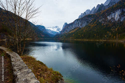 Fototapeta Naklejka Na Ścianę i Meble -  Gosausee lake landscape with Dachstein mountains in Austrian Alps. Salzkammergut region.