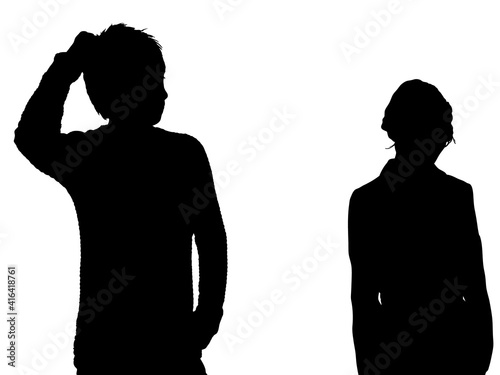 機嫌を損ねた女性と困惑する男性のシルエット