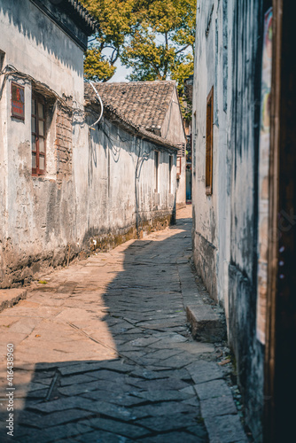 Fototapeta Naklejka Na Ścianę i Meble -  A small alley in a traditional ancient Chinese town.