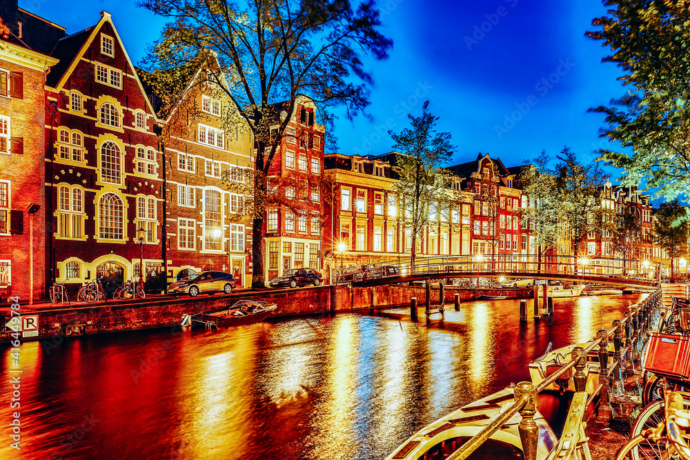 Obraz premium Beautiful Amsterdam city at the evening time.