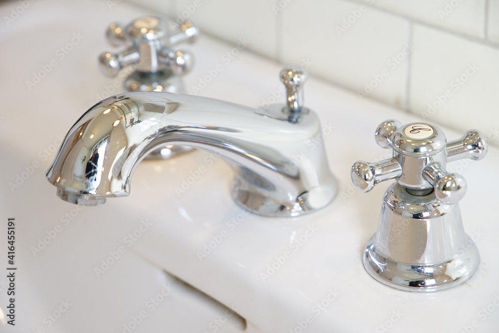 Hot and cold water faucets in the bathroom Hot and cold water faucets in the bathroom