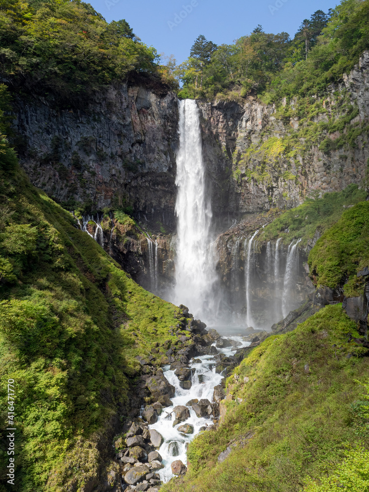 Obraz premium 初秋の華厳滝（横カット）