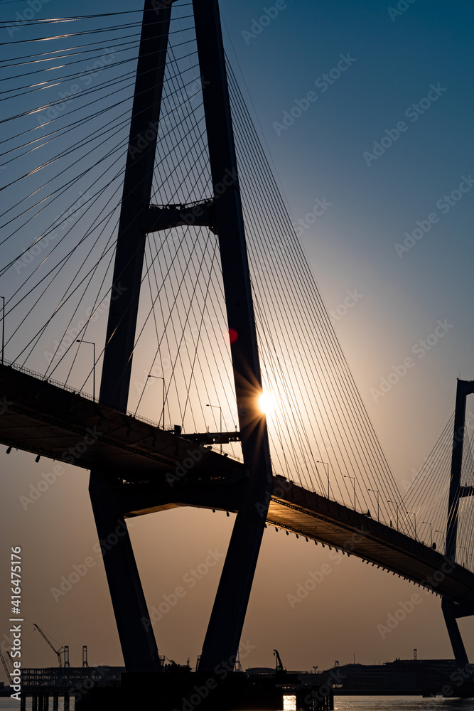 Fototapeta premium 夕暮れの名港トリトン