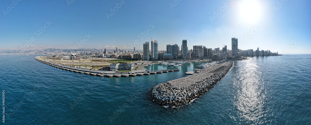 Fototapeta premium A panoramic photo of Beirut Skyline